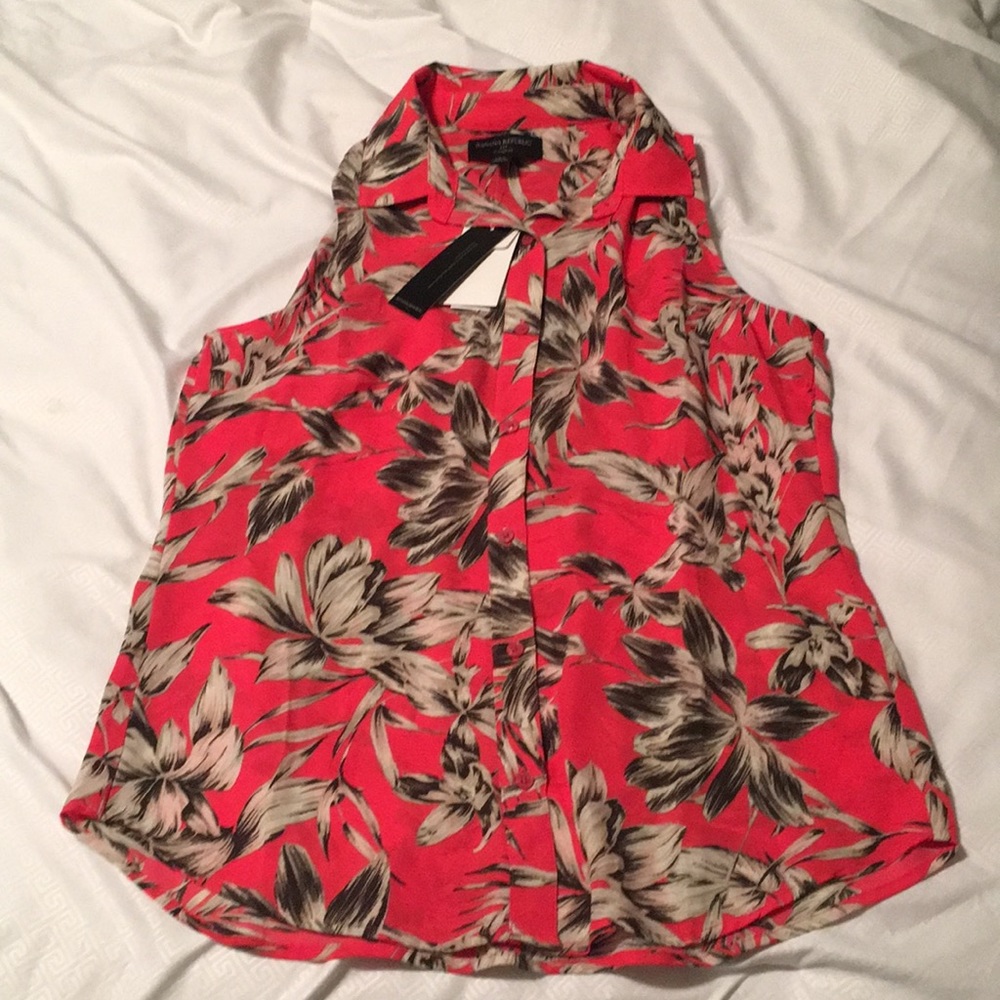 Women’s Pink Tropical Top. Collared.